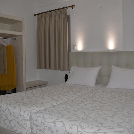 Niovi Hotel Фира Екстериор снимка