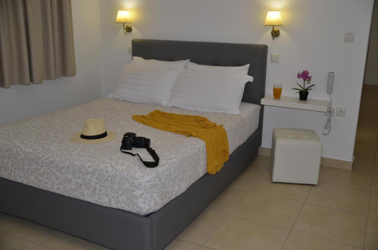 Niovi Hotel Фира Екстериор снимка