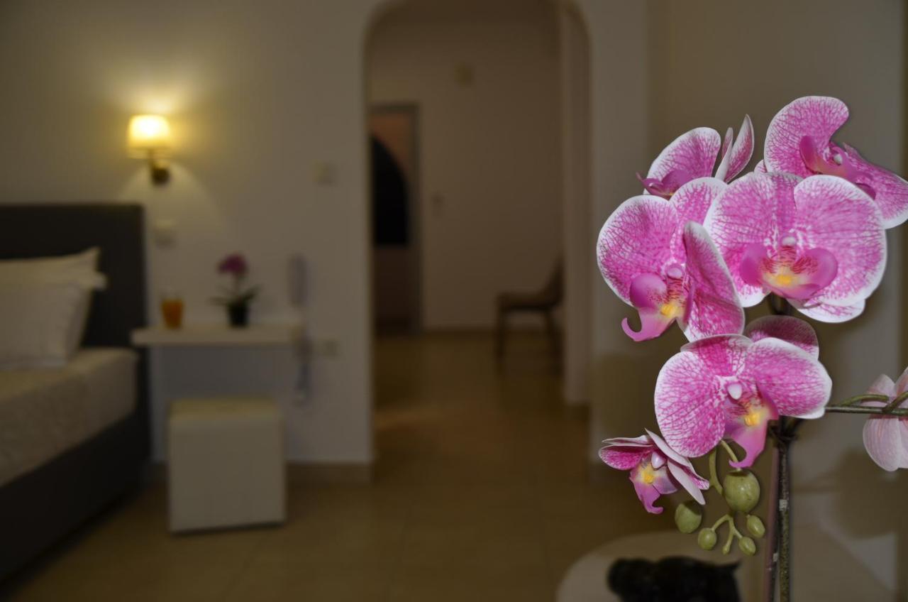 Niovi Hotel Фира Екстериор снимка