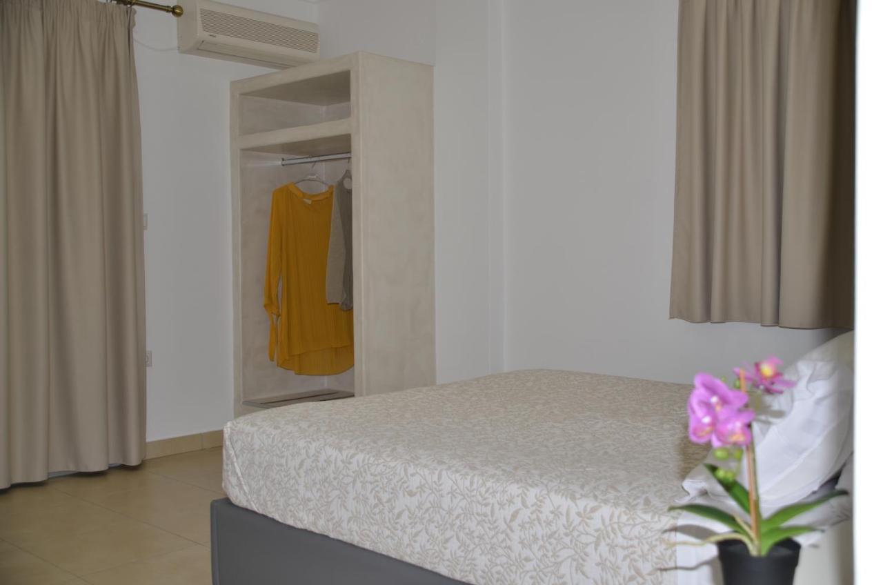 Niovi Hotel Фира Екстериор снимка