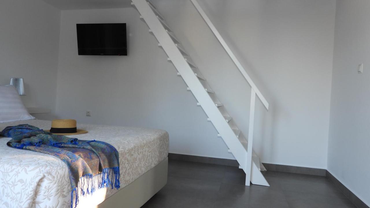 Niovi Hotel Фира Екстериор снимка