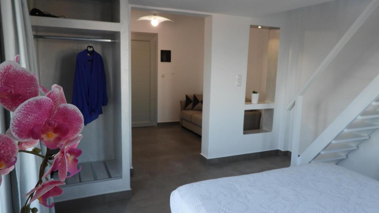 Niovi Hotel Фира Екстериор снимка