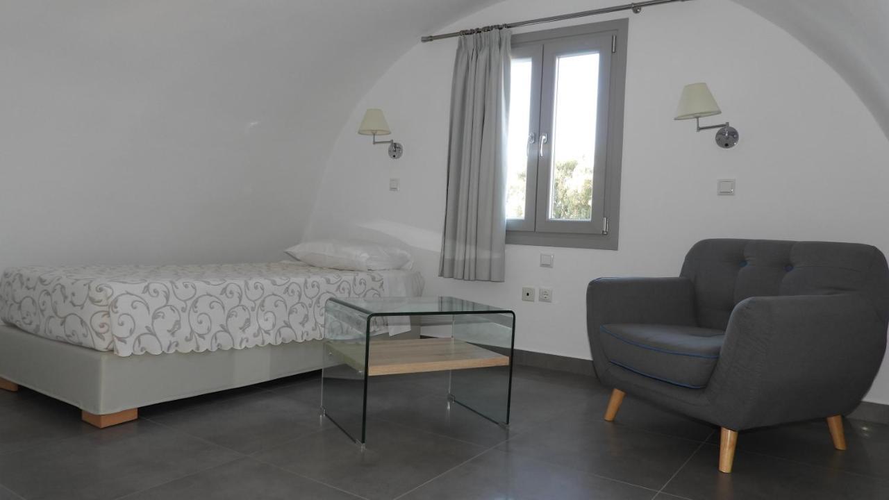 Niovi Hotel Фира Екстериор снимка