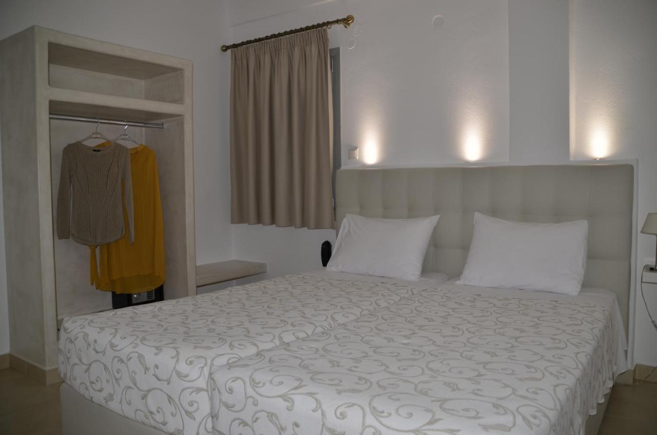 Niovi Hotel Фира Екстериор снимка