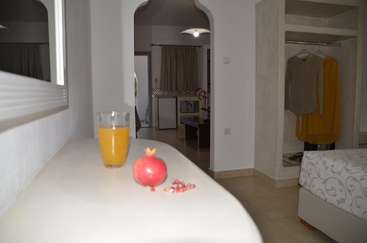 Niovi Hotel Фира Екстериор снимка