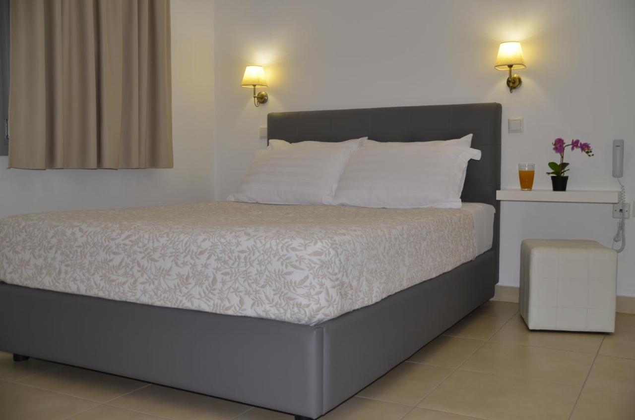 Niovi Hotel Фира Екстериор снимка