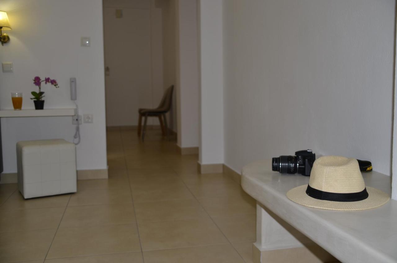 Niovi Hotel Фира Екстериор снимка