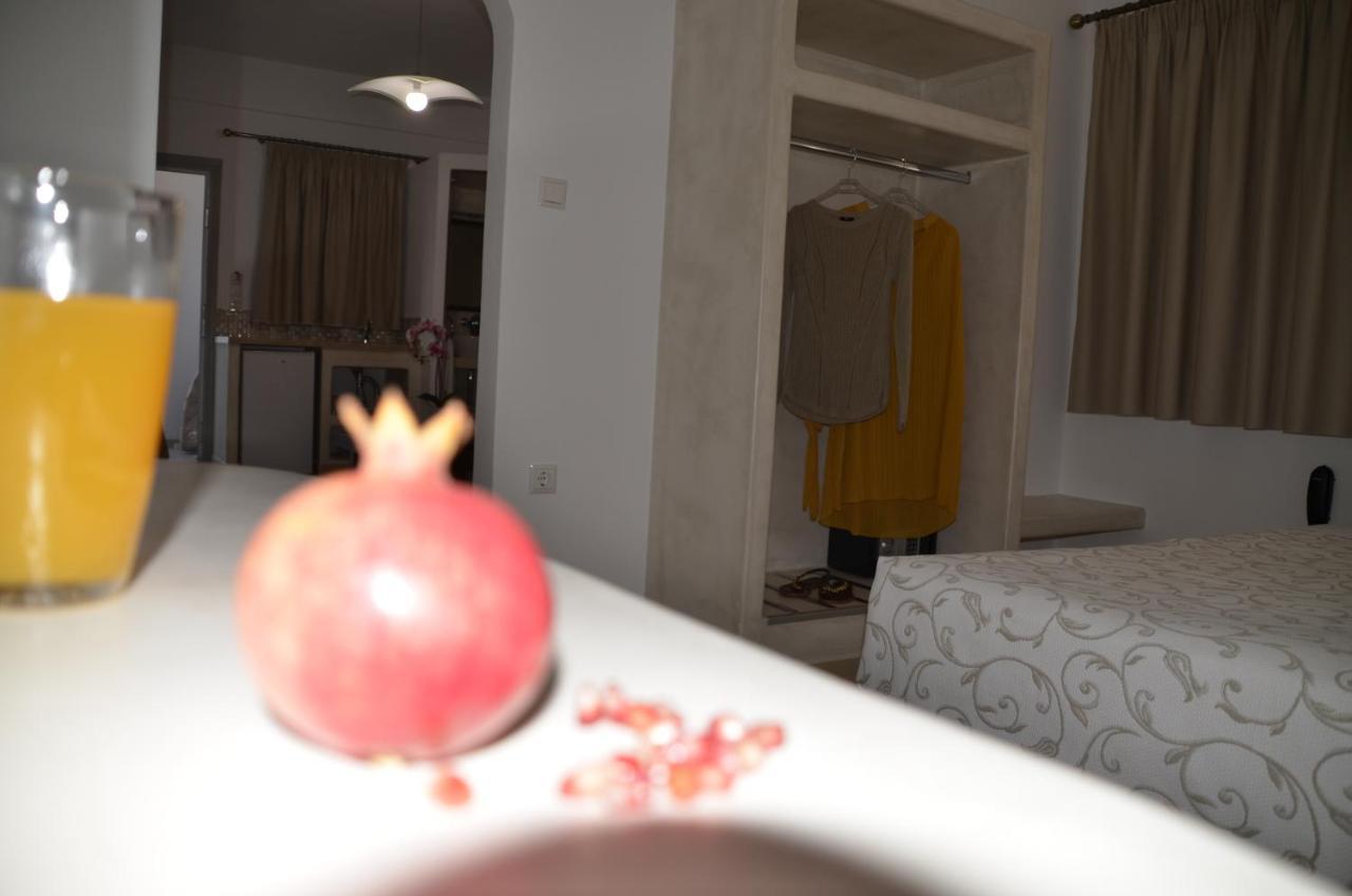 Niovi Hotel Фира Екстериор снимка