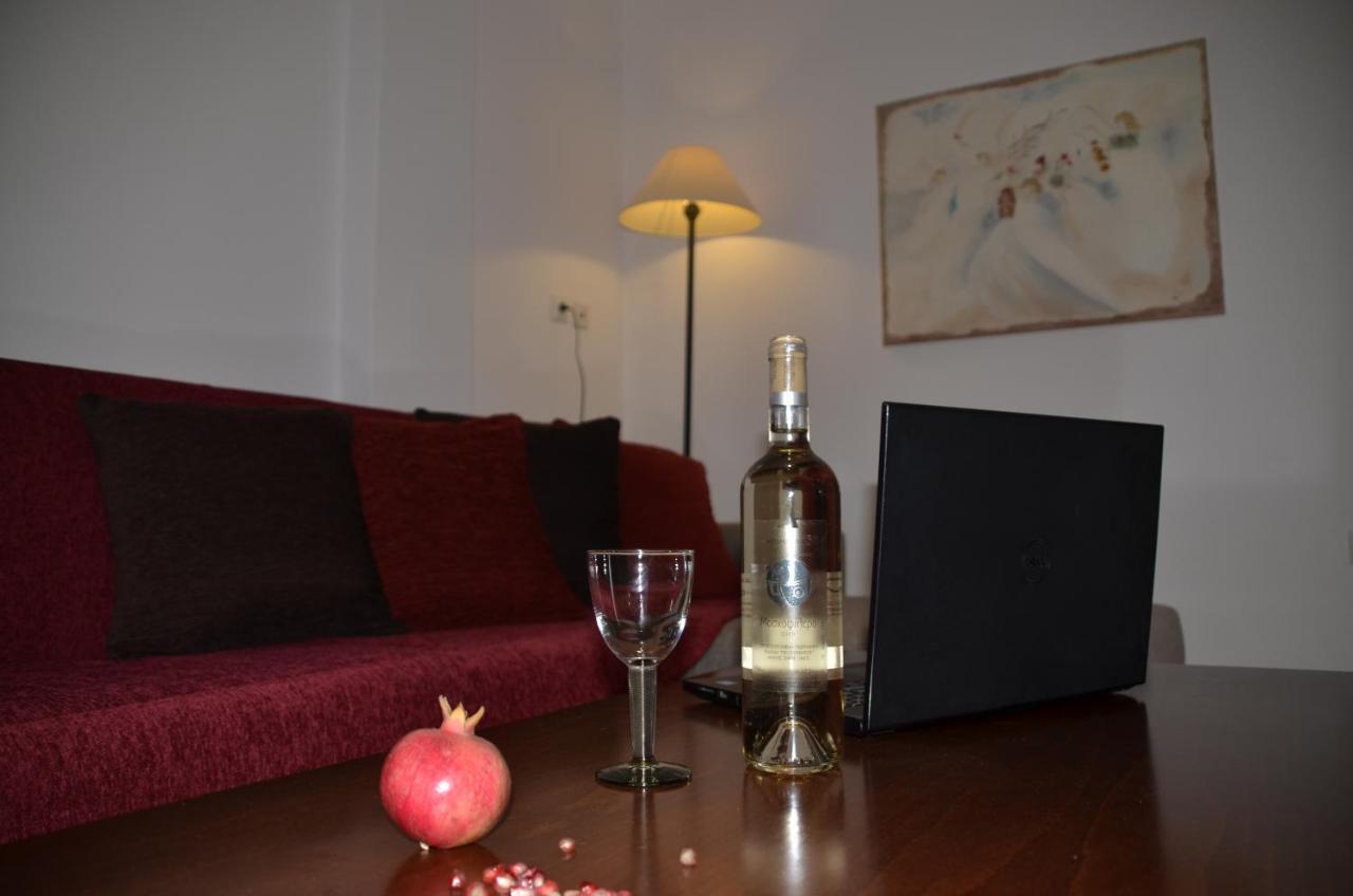 Niovi Hotel Фира Екстериор снимка