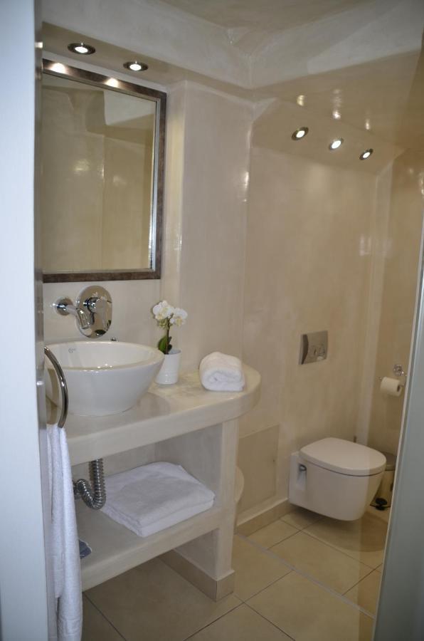 Niovi Hotel Фира Екстериор снимка