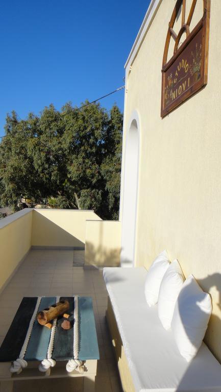 Niovi Hotel Фира Екстериор снимка